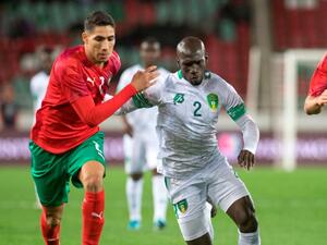 أشرف حكيمي (يسار)