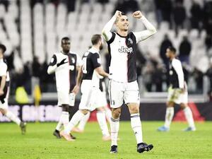 كريستيانو رونالدو خلال احتفاله بأحد الأهداف 