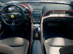 سيارة فيراري روما من الداخل