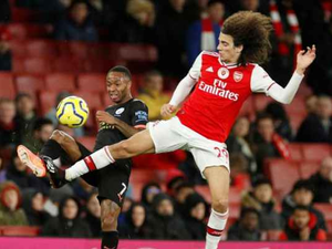 من مواجهة سابقة بين آرسنال ومانشستر سيتي