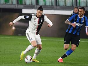 كريستيانو رونالدو (يسار)