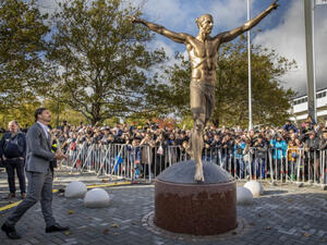 تمثال إبراهيموفيتش