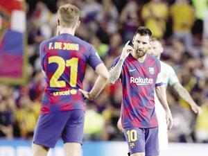 ميسي يتحدث إلى دي يونغ - صورة أرشيفية