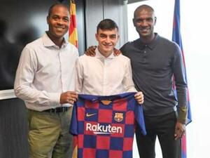 بيدري (وسط) مع إيريك آبيدال (يمين) وباتريك كلايفرت