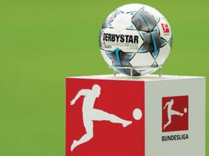 وجود آلاف المشجعين في الملاعب لا يتماشى مع التطور الحالي