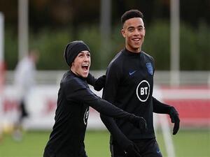 غرينوود وفودين خلال تدريبات منتخب إنجلترا