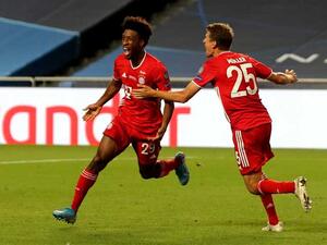 كومان (يسار) يحتفل بهدف بايرن ميونيخ أمام باريس سان جيرمان