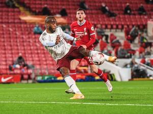 لاكازيت سجل هدف تقدم آرسنال إلا أنه فشل في ترجمة فرصتين آخريين فيما بعد