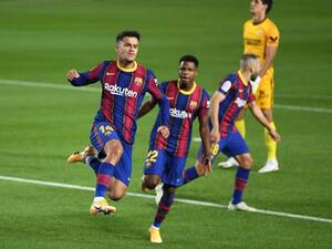 تخفيض الرواتب يشعل الأجواء داخل برشلونة