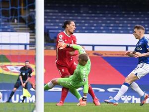 تدخل بيكفورد على فان دايك