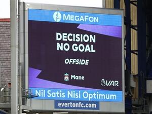 حكم الفيديو المساعد يثير الجدل في إنجلترا