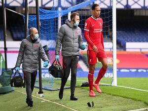 إصابة فان دايك تؤرق مضجع ليفربول ومدربه كلوب