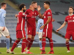 جوردان هندرسون (وسط)