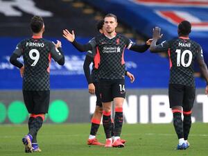 جوردان هندرسون (وسط)