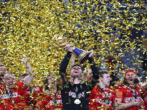 الدنمارك تظفر باللقب