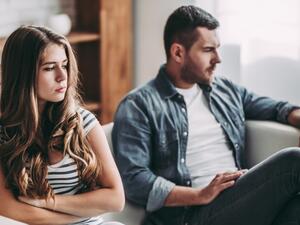 تجنبي الانتقاد والسخرية والاستهزاء فهي مدمرة للعلاقات تجنبي الانتقاد والسخرية والاستهزاء فهي مدمرة للعلاقات