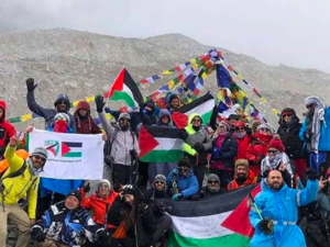 27 Palestinians on Mount Everest (Twitter)