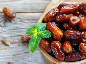 التمر يحمي نظامنا الهضمي وأمعاءه من البكتيريا الضارة وبالتالي يقلل من خطر انتشارها في القولون