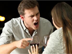 انشغال الزوجين بجداول رمضان المزدحمة يمكن أن يسبب فجوة في التواصل بينهما انشغال الزوجين بجداول رمضان المزدحمة يمكن أن يسبب فجوة في التواصل بينهما