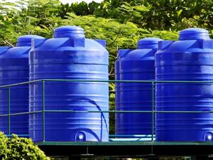 يجب أن يتميز خزان المياه بسطح ناعم لسهولة تنظيفه وتطهيره يجب أن يتميز خزان المياه بسطح ناعم لسهولة تنظيفه وتطهيره