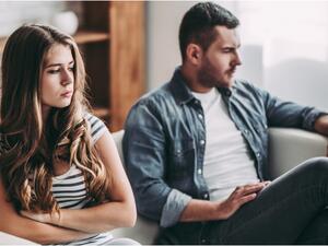 الإساءة غير مسموح بها أبداً  وتشمل الإساءة اللفظية أو أي نوع من أنواع العنف الإساءة غير مسموح بها أبداً وتشمل الإساءة اللفظية أو أي نوع من أنواع العنف