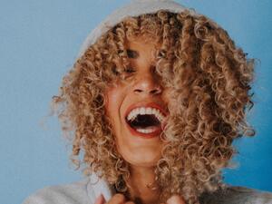 5 طرق لإدارة الشعر المجعد