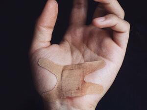 عزيزتي الأم: 3 علاجات منزلية يجب تجنبها بأي ثمن