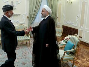 Iranian President Hassan Rouhani (R) greeting Oman's Foreign Minister Yusuf bin Alawi in Tehran. (AFP/ File Photo)