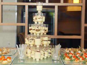 يجب أن يكون هناك اختلاف وتنوع بين أنواع الحلوى وذلك لضمان موافقتها لجميع الأذواق يجب أن يكون هناك اختلاف وتنوع بين أنواع الحلوى وذلك لضمان موافقتها لجميع الأذواق