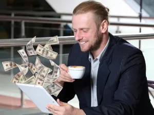 توقّعات المستقبل عن الوضع المادي والعاطفي والصحي، مستندًا إلى الأبراج
