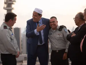  حسن الشلغومي في ضيافة جنود الاحتلال 