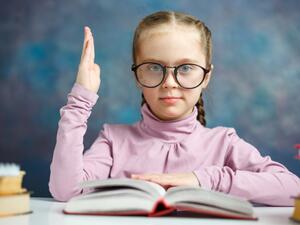 للغة هي مفتاح الذكاء لأننا يمكننا أن نخلق تصوراتنا عبر اللغة وتتيح لنا التفكير