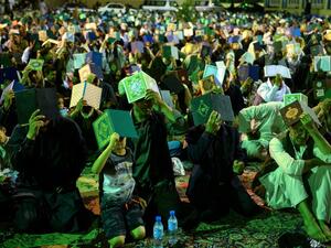 Afghan Shiite Muslim worshippers hold copies of the holy Quran as they pray during the Laylat al-Qadr at a mosque in Herat province. (HOSHANG HASHIMI / AFP)