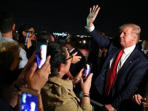 US President Donald Trump meets fans after stepping off Air Force One upon arrival at Miami International Airport in Miami, Florida on June 18, 2019.  (MANDEL NGAN / AFP)