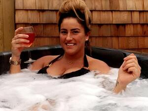 Danielle Cain, 31, from Wigan, Greater Manchester, initially shared the cheeky photo with her new beau through Facebook messenger. (Daily Mail)