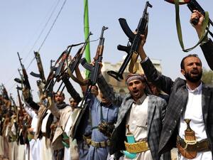 Supporters of the Houthis demonstrate in the capital Sanaa. (Mohammed Huwais / AFP)