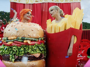 Taylor Swift and Katy Perry 