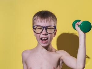 يجب التوجه إلى طبيب متخصص في التغذية من أجل إجراء الفحوصات لتحديد حالة الطفل ومعرفة سبب النحافة