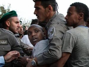 شهدت مدينة تل أبيب سلسلة من التظاهرات الغاضبة، بعد مقتل سلمون تاكا (19 عاماً)