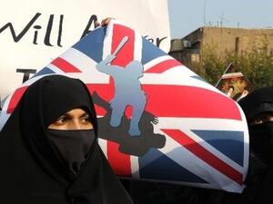 قال مصدر دبلوماسي بريطاني إن بلاده لم ترسل أي ممثلين إلى إيران كوسطاء