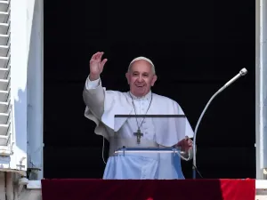 Pope Francis waves to the crowd from the window of the apostolic palace overlooking St Peter's square during the Sunday Angelus prayer, on July 14, 2019 in Vatican. (Andreas SOLARO / AFP)