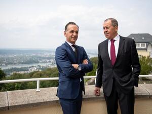 German Foreign Minister Heiko Maas and Russian Foreign Minister Sergey Lavrov pose ahead the German-Russian forum "Petersburg Dialogue" at the Steigenberger Grandhotel Petersberg on July 18, 2019 in Koenigswinter near Bonn, western Germany.  Marius Becker / POOL / AFP