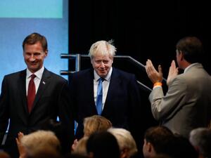 Conservative Party leadership candidates Jeremy Hunt (L) and Boris Johnson (C) arrive in the auditorium at an event to announce the winner of the Conservative Party leadership contest in central London on July 23, 2019. (Tolga AKMEN / AFP)