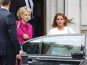 Princess Haya Bint al-Hussein of Jordan (R), accompanied by her lawyer lawyer Fiona Shackleton, (C), leaves the High Court in London on July 30, 2019. (Tolga AKMEN / AFP)
