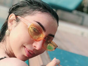 Dunia Batma did not put any cosmetics while in the pool Source dunia batma Instagram