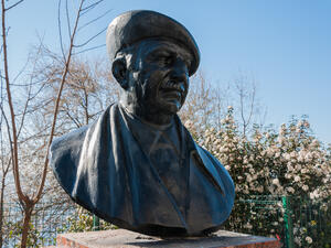 Statue of Turkish author, poet and playwright Orhan Veli KANIK in Moda region of the Istanbul city. (Shutterstock/ File Photo)