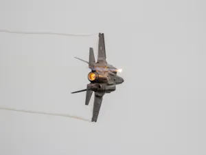 F-35 fighter jet (Shutterstock)