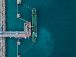 Oil tanker ship (Shutterstock)	