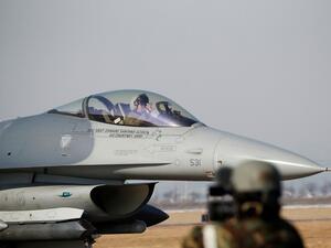 وأفادت تقارير إعلامية أمريكية بأن الصفقة تضم 66 مقاتلة. 