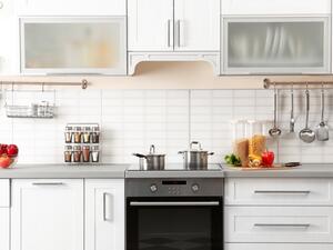 ذا كانت أبواب الخزائن في المطبخ من الخشب المطلي فيمكن طلاؤها بلون جديد